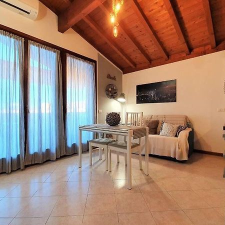 Il Torchio Rooftop Apartment With Wide Terrace Sirmione Zewnętrze zdjęcie