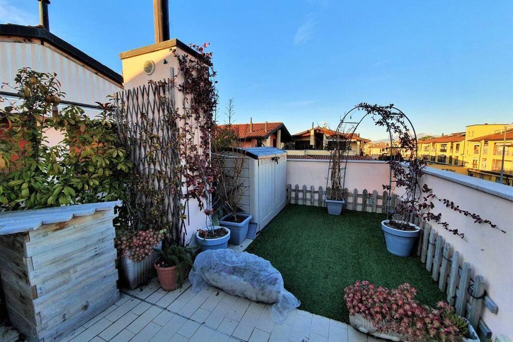 Il Torchio Rooftop Apartment With Wide Terrace Sirmione Zewnętrze zdjęcie