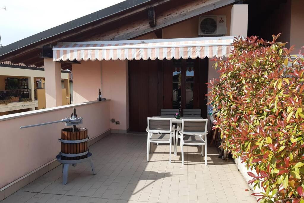 Il Torchio Rooftop Apartment With Wide Terrace Sirmione Zewnętrze zdjęcie