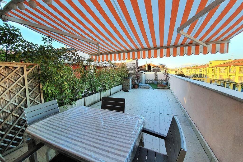 Il Torchio Rooftop Apartment With Wide Terrace Sirmione Zewnętrze zdjęcie