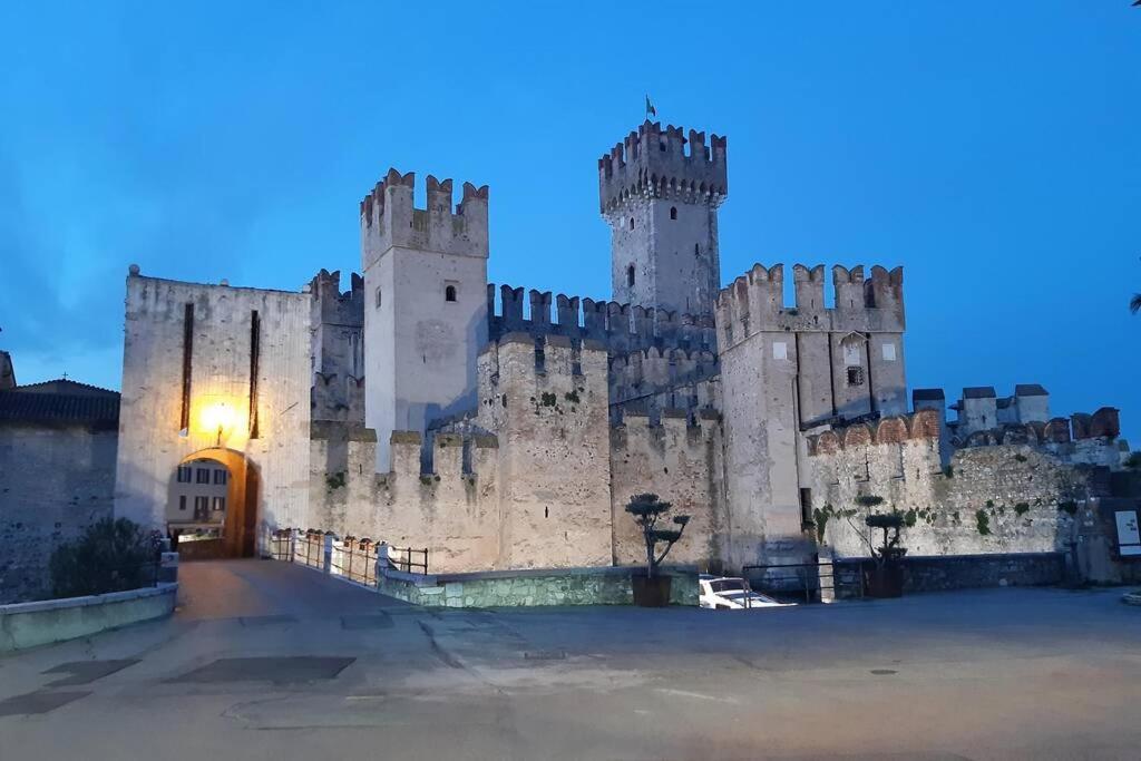 Il Torchio Rooftop Apartment With Wide Terrace Sirmione Zewnętrze zdjęcie